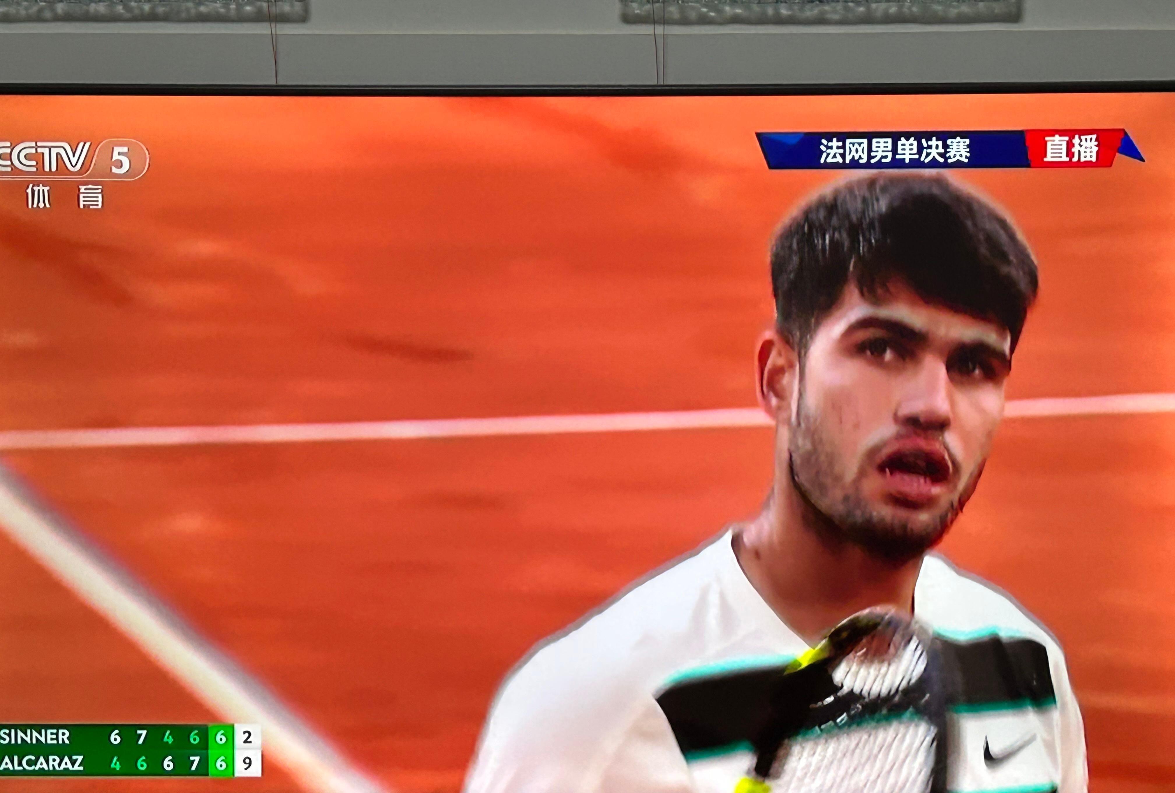 开云体育-关于阿扎伦卡焦点对战，德约科维奇与60激战勇士分钟，刷新纪录胜负难料！赢得满堂喝彩的信息