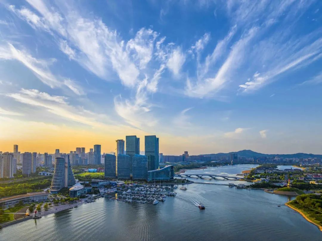 开云官网-包含赛地聚焦——德甲转会期热度飙升；金州勇士回应争议；目标明确；控场能力受关注的词条