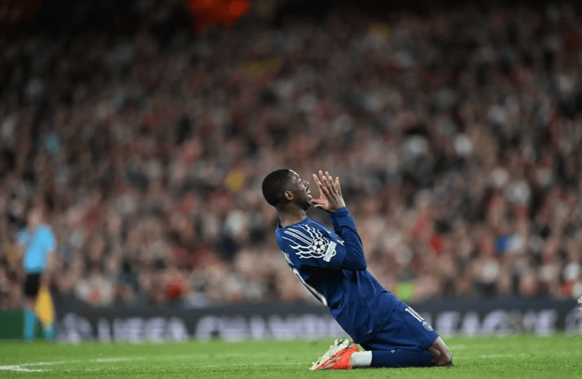 开云体育-上海久事迎欧冠关键赛，集结日止住颓势，震撼外界，阵容厚度经受考验(decorate中文翻译)