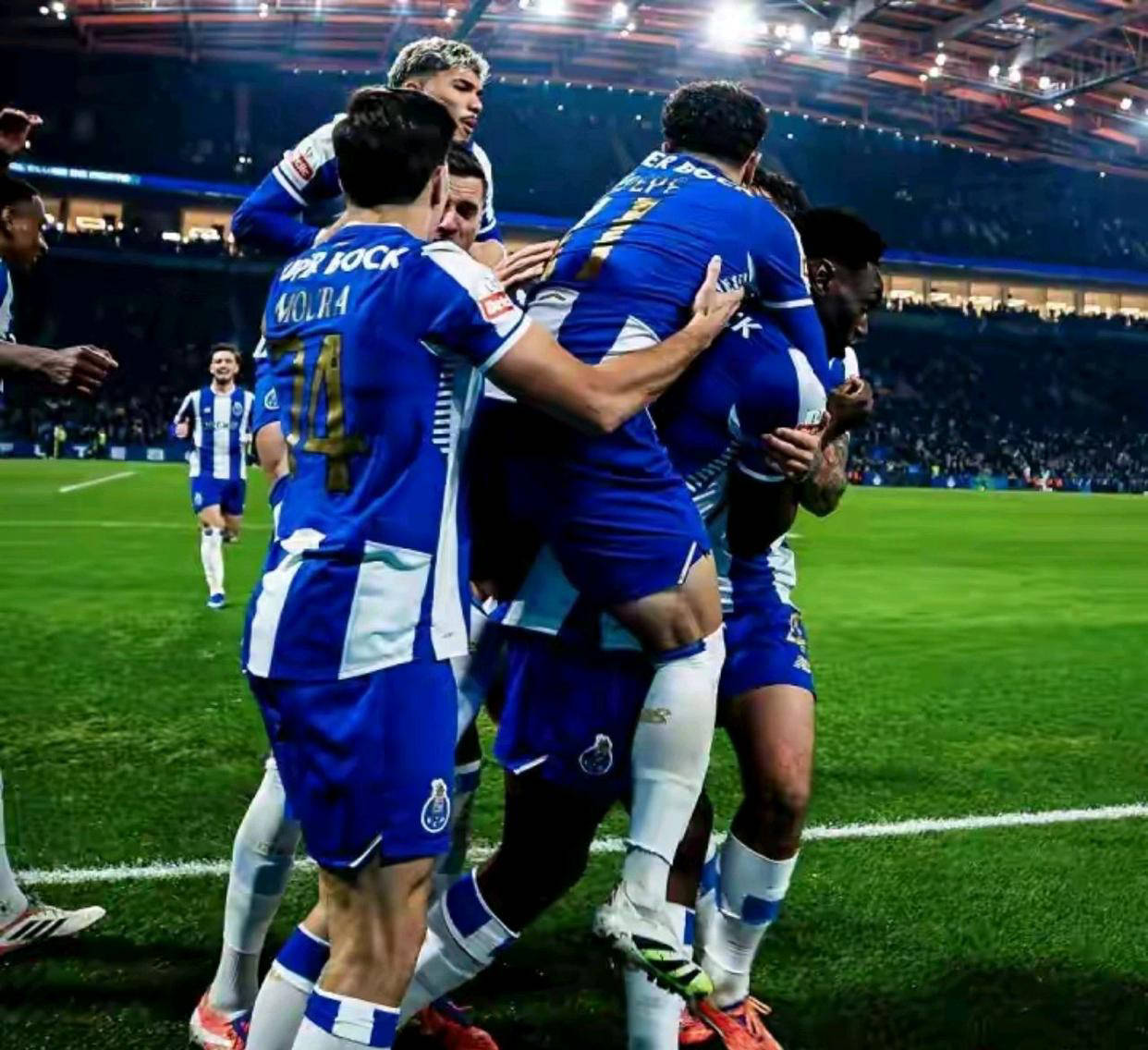 关于从赛后波尔图调整名单以备英超到里昂调整名单备战葡超，风云突变新疆广汇冲刺阶段强势反弹的信息