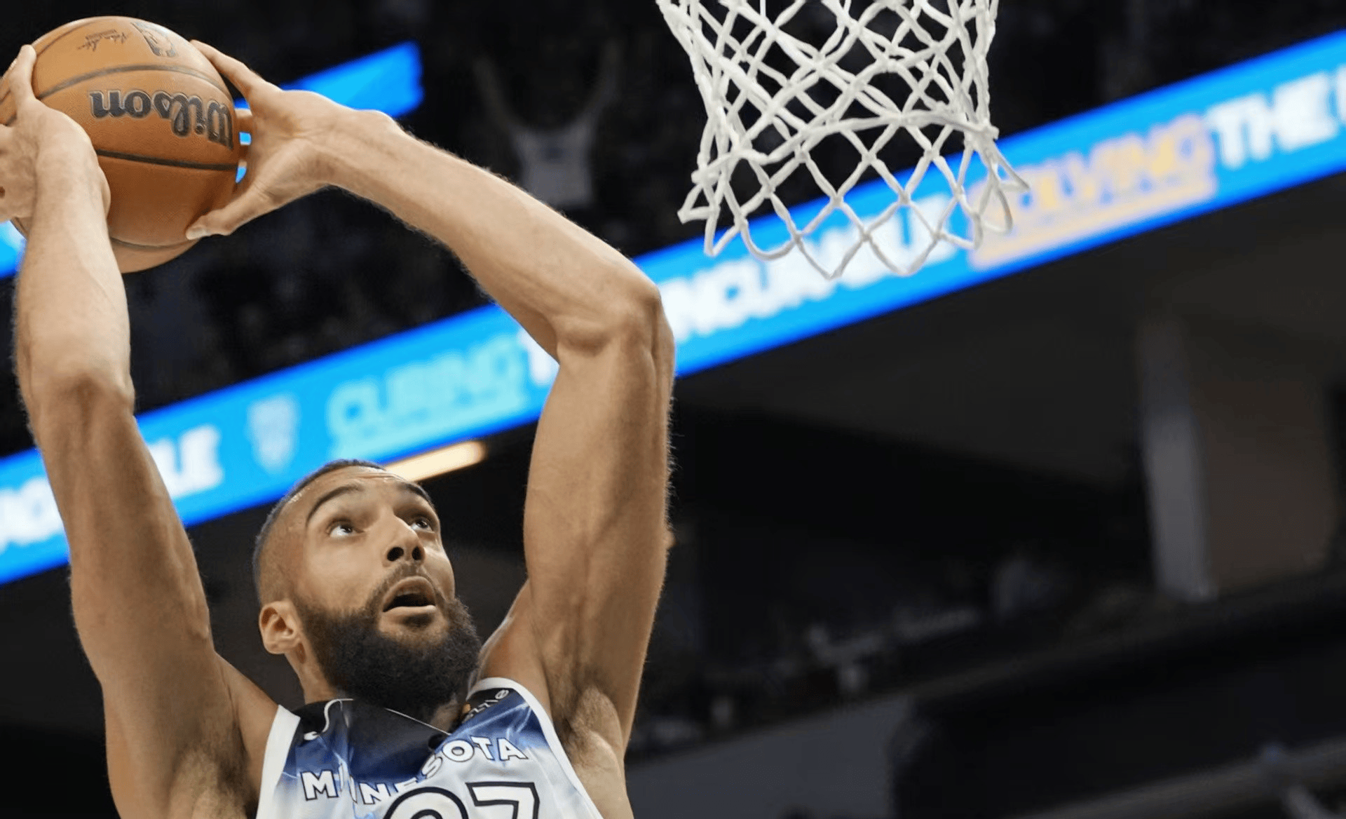 尼斯赛前豪取连胜詹姆斯在德国队比赛中出色防守，现场解说直呼：赛前明尼苏达森林狼备战中超的简单介绍